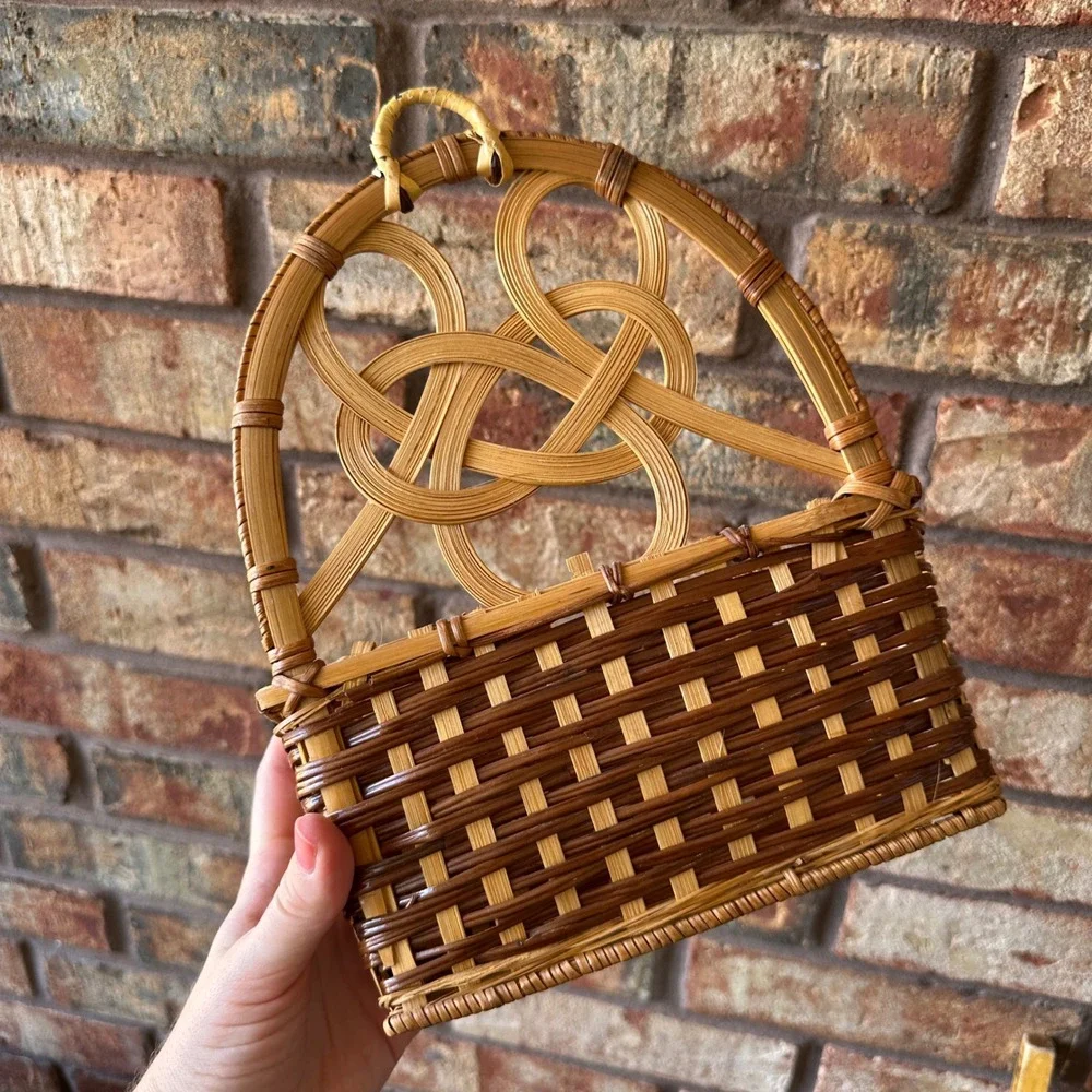 Vintage Woven Rattan Wall Hanging Pocket Basket Boho Wicker Storage Organizer
